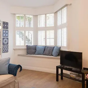 https://stylish-apartment-close-to-the-sea.brighton-hotels-england.com