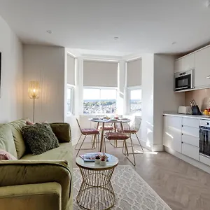  Apartment 3 North Marine